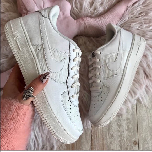 NWT Nike Air Force 1 Triple White - Picture 2 of 8